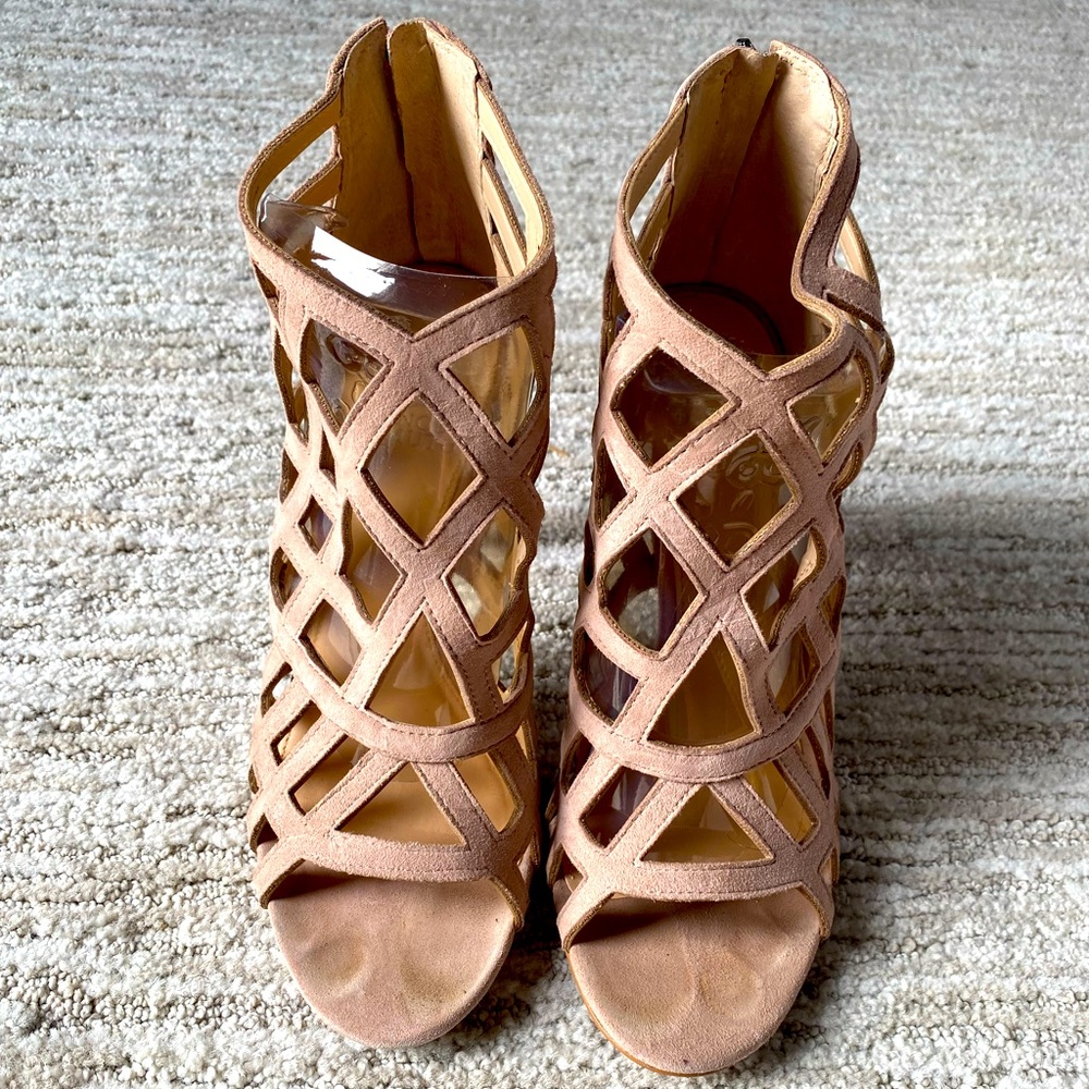 Beautiful nude suede heels from Vince Camuto. Only worn a few times. Size 8.